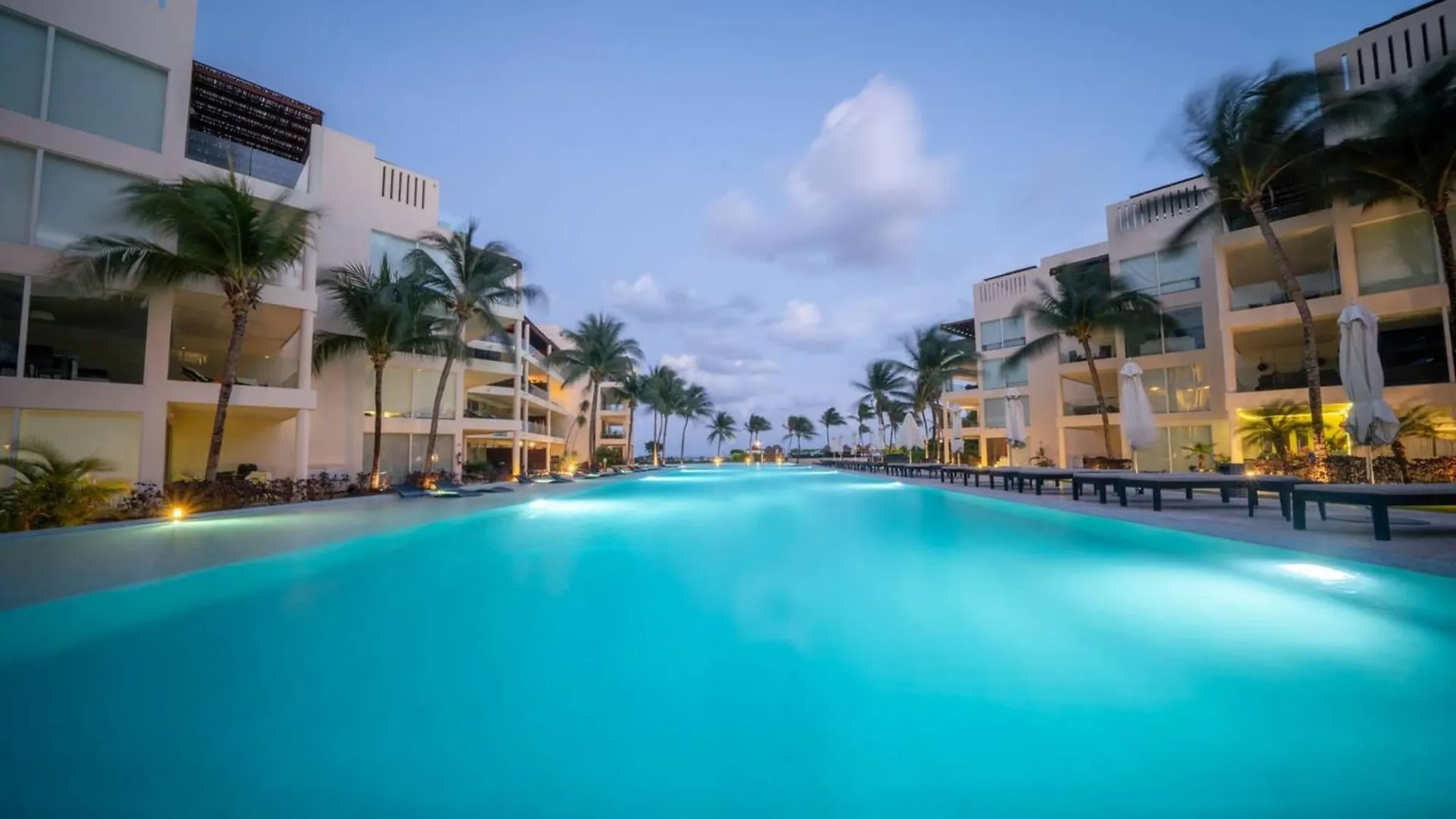 Semesterbostad Ocean View Condo - 2 Bedrooms - At The Elements Condos - Castillo De Arena