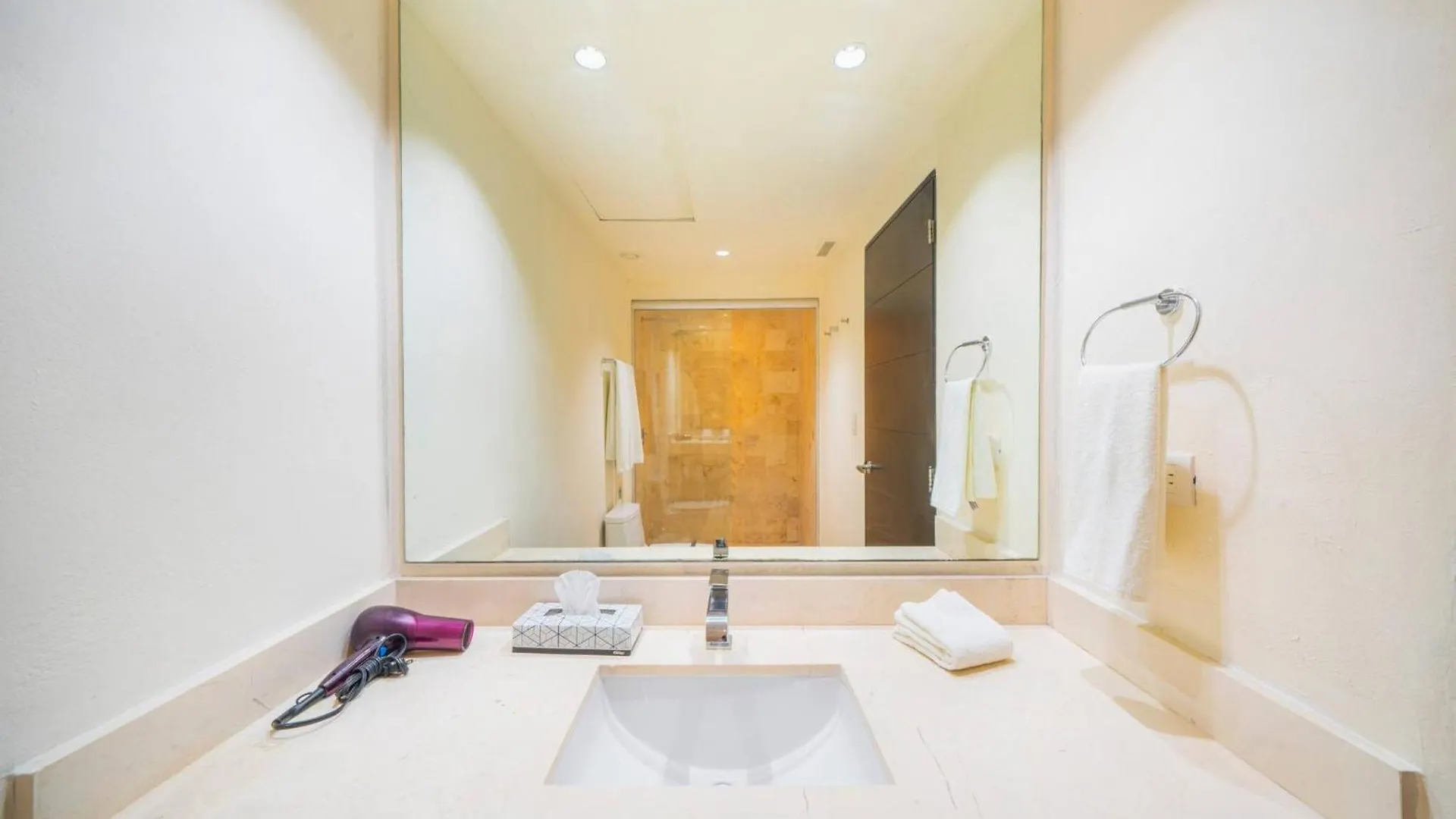 Ocean View Condo - 2 Bedrooms - At The Elements Condos - Castillo De Arena Semesterbostad